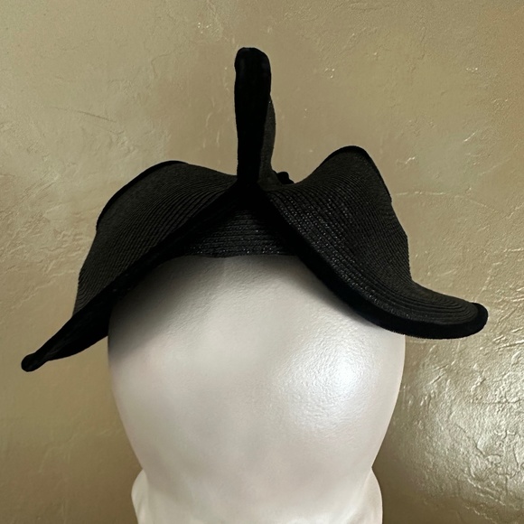UNIQUE 1930s\' BLACK STRAW HAT WITH PEARLS AND VELOUR EDGING main image 5